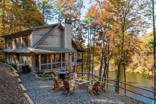 Welcome to Lakeside Treehouse! “BEST cabin in North Georgia! By Far!” (- Brandon) Enough said! :)