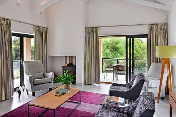 Villa, 2 Bedrooms, Private Pool, Garden View | Living room