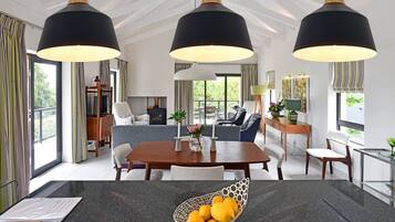 Villa, 2 Bedrooms, Private Pool, Garden View | Living room