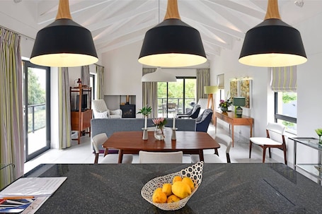 Villa, 2 Bedrooms, Private Pool, Garden View | Living room