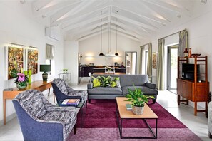 Villa, 2 Bedrooms, Private Pool, Garden View | Living room