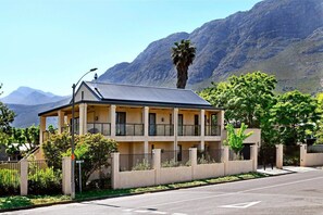 Villa, 2 chambres, piscine privée, vue sur le jardin | Façade de l’hébergement 