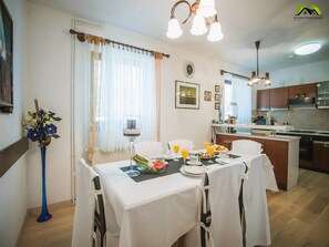 Ferienhaus (Two Bedroom Holiday Home with Swimmin) | Esszimmer