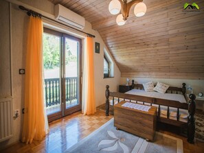 House (Two Bedroom Holiday Home with Swimmin) | 2 bedrooms, cribs/infant beds