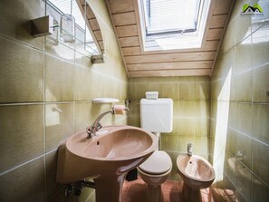 Ferienhaus (Two Bedroom Holiday Home with Swimmin) | Badezimmer