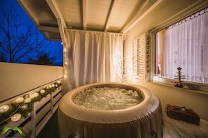 Ferienhaus (Two Bedroom Holiday Home with Swimmin) | Eigener Whirlpool