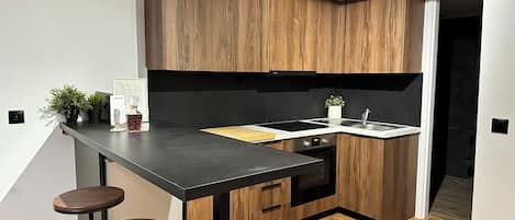 Apartment, 1 Bedroom, Balcony, City View | Private kitchen