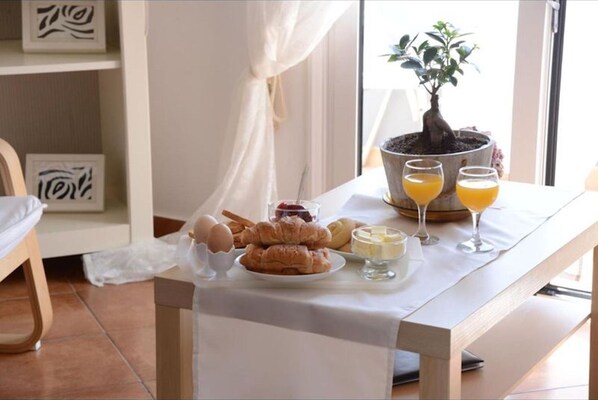 Dining - Maisonette Near Beach & City Center (Heraklion)