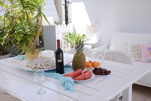Outdoor dining - Maisonette Near Beach & City Center (Heraklion)