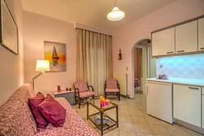 Interior - Bbq, Balcony, 42mbps, King, Backyard, Full Kitchen-1 (Malevizi)