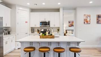 House, 5 Bedrooms | Private kitchen