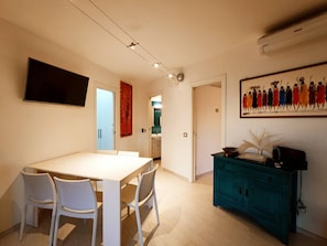 Apartment, 2 Bedrooms | Dining - Casa Blusea a 100 Metri dal Mare (Castelsardo)