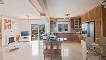 Villa, 5 Bedrooms, Accessible, Private Pool | Private kitchen