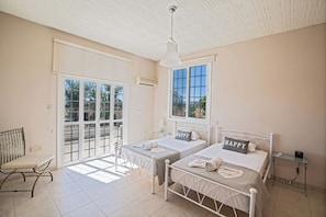 Vila, 5 quartos, acessível, piscina particular | 5 quartos
