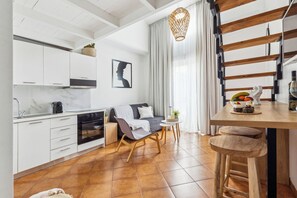 Appartement, 1 chambre, balcon, vue ville | Salle de séjour