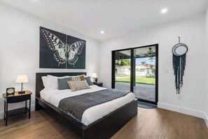 4 bedrooms, desk, iron/ironing board, travel cot