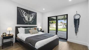 4 habitaciones, escritorio, tabla de planchar con plancha y wifi