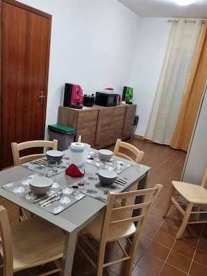 Shared Dormitory, 1 Bedroom, Smoking, Balcony | Dining room