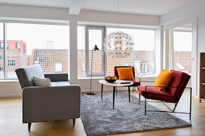 Apartment, 3 Bedrooms | Living room