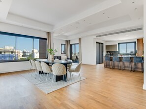 Living area - Sanders Crystal 2 - Penthous With Shared Rooftop (Limassol)