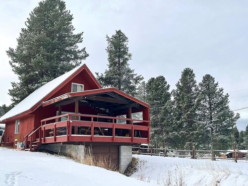 Pet-Friendly Cabin With Views! Prime Location for Skiing & Fishing! Free WiFi!
