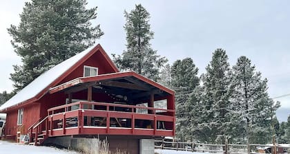 Pet-Friendly Cabin With Views! Prime Location for Skiing & Fishing! Free WiFi!