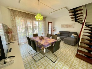 Villa, 3 chambres, balcon, vue sur le jardin | Salle à manger