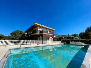Villa, 3 chambres, balcon, vue sur le jardin | Piscine | Piscine extérieure