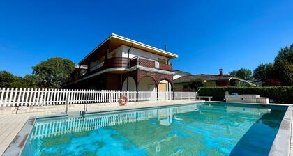 Gorgeous Villa for 8 With Shared Pool