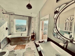 Apartment, 3 Bedrooms | Bathroom