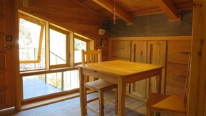 Habitació, 1 dormitori, terrassa, vistes al jardí | Servei de restauració
