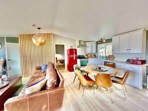 Casa, 5 dormitoris | Servei de restauració
