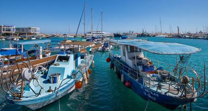 Sanders Crystal 1 - Delightful 2-bdr Apt With Shared Pool