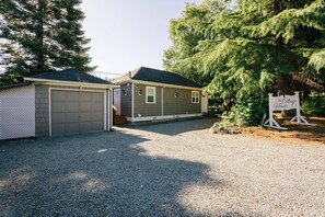 Unclassified image, 5 of 11, button - The Cottage House (Arlington)