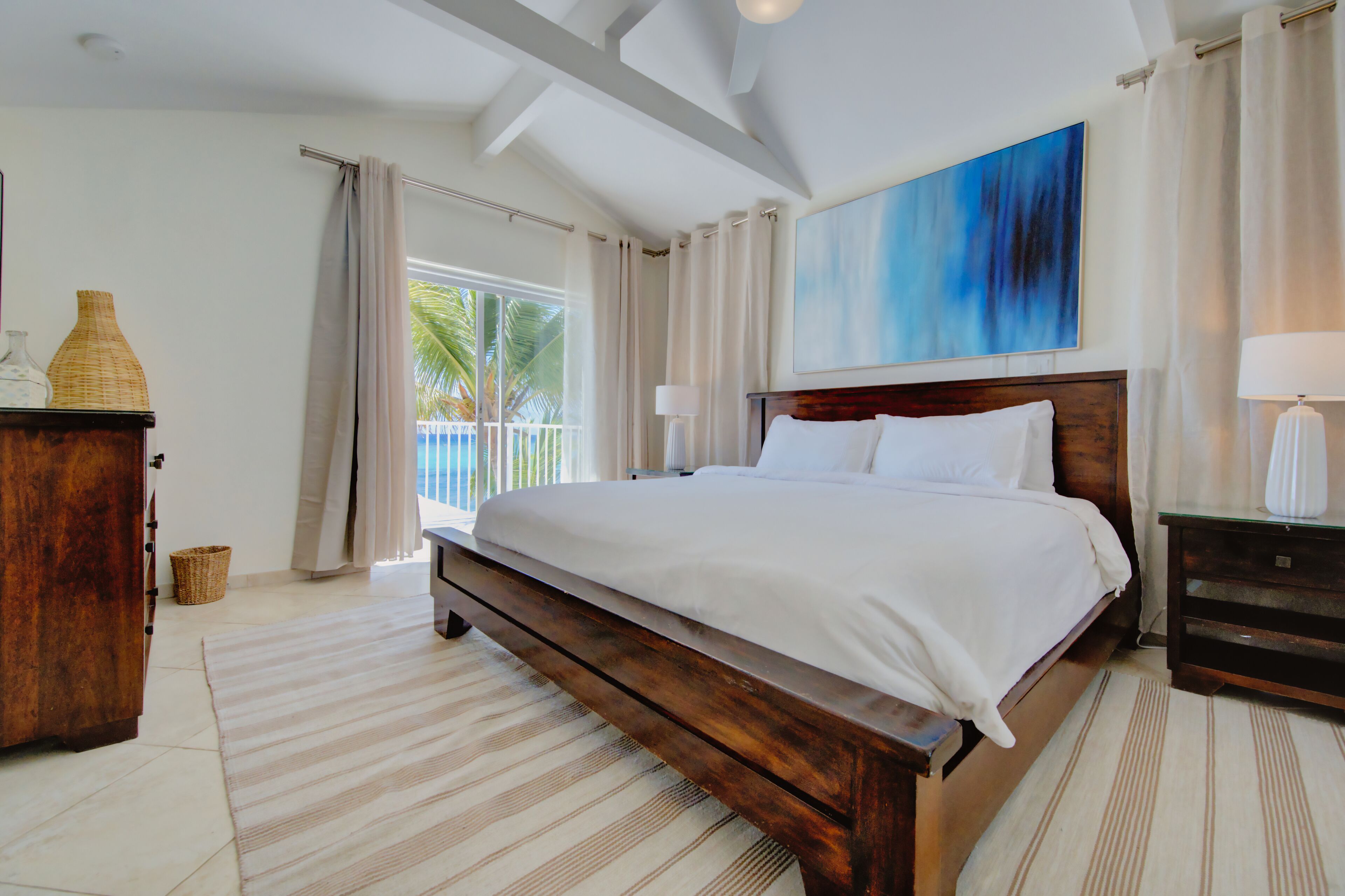 4 bedrooms, in-room safe, desk, iron/ironing board