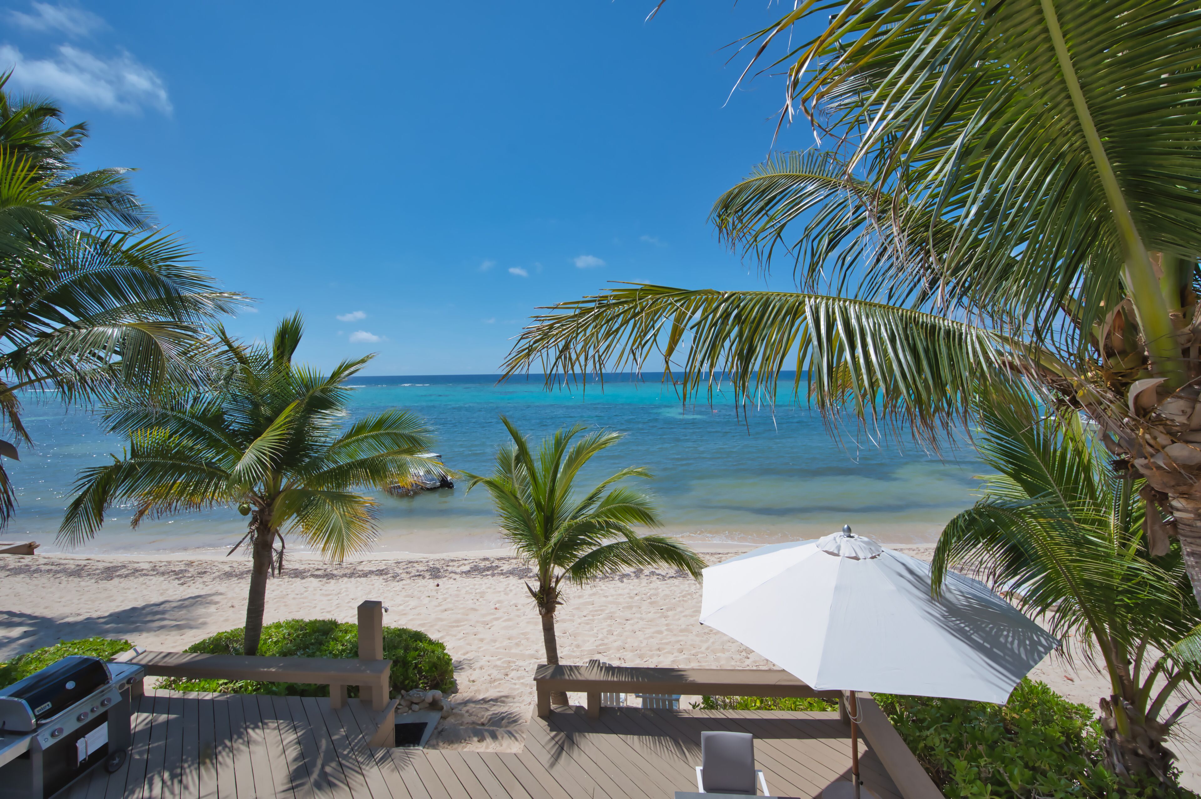 Plage, chaises longues, serviettes de plage