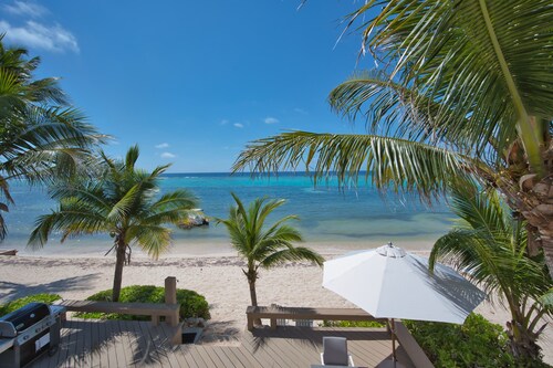 Incredible Beach Front Villa with a Pool & Shipwreck Snorkeling!