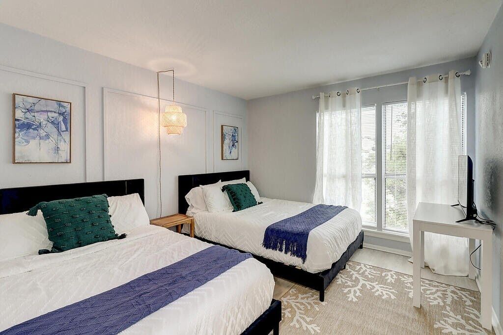 2 室のベッドルーム、アイロン / アイロン台、WiFi (無料)、ベッドシーツ