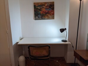 Interior - SUNNY AND CONVENIENT 1BR APT (Florida)