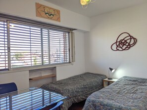 1 bedroom, WiFi - SUNNY AND CONVENIENT 1BR APT (Florida)