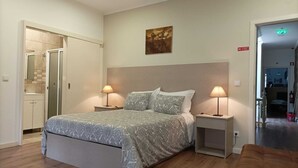 家庭双人房 | 客房内保险箱、免费 WiFi、床单