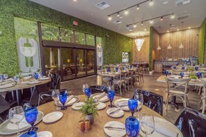 Dining - Disney Area/3BD/3.5BR/Luxury Townhouse/Parking/ Wi-Fi/BBQ Grill (Kissimmee)