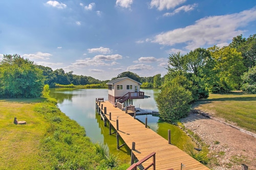 Idyllic Mt Sterling Retreat w/ Private Lake!