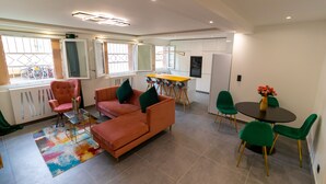 A modern living room with a sofa, chairs, a coffee table, and a dining area with a table and chairs. - *Free parking* Chic and elegant in VILLEURBANNE *All-inclusive* (Villeurbanne)