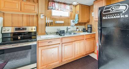 Private Sauna, Patio! Apt Steps to Columbia River