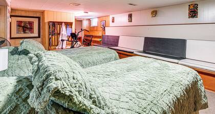 Private Sauna, Patio! Apt Steps to Columbia River