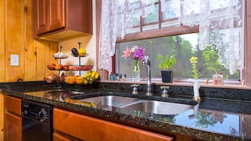 冰箱、微波炉、烤箱、炉灶