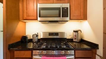 冰箱、微波炉、烤箱、炉灶