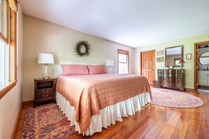 3 soverom, skrivebord, strykejern/-brett og wi-fi