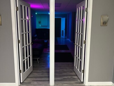 ATL Retreat: Private Jacuzzi +4 BR Top Floor